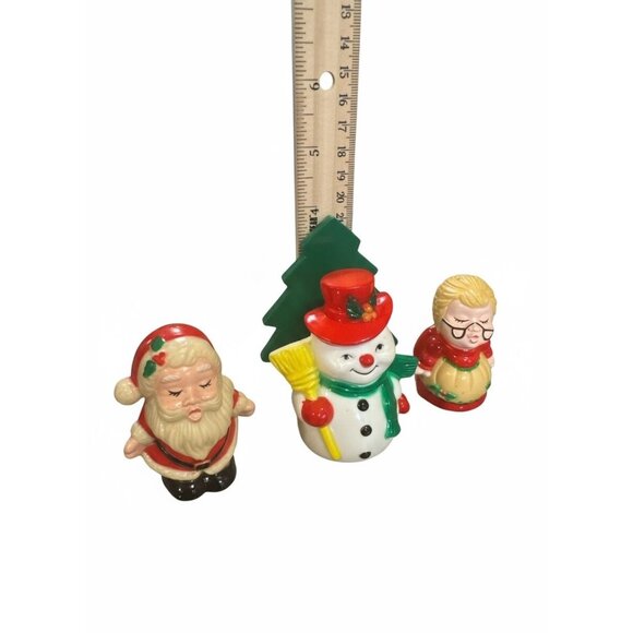 Vintage Christmas Kissing Santa & Mrs. Claus Salt and Pepper Shaker - Festive Ho - Picture 4 of 6